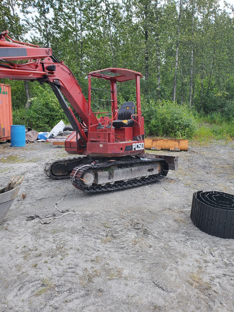 Steel Tracks PC50UU | VIQAN Replacement Parts for Heavy Equipment - Rubber and Steel Tracks