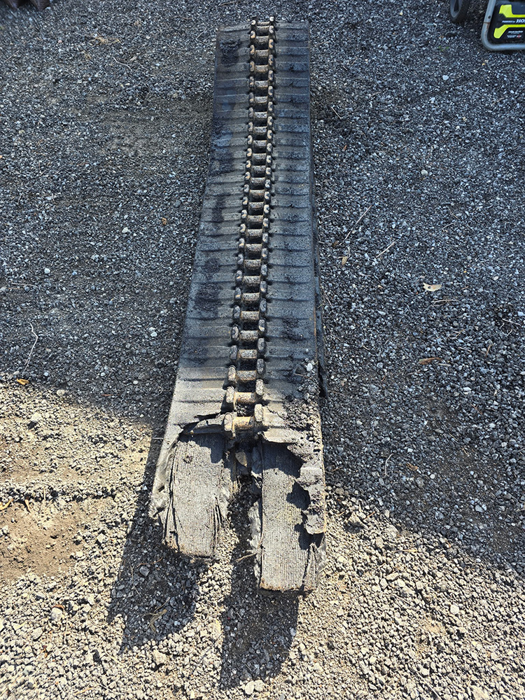 Leeboy 8510B rubber tracks - VIQAN Replacement Parts for Heavy Equipment - Rubber and Steel Tracks