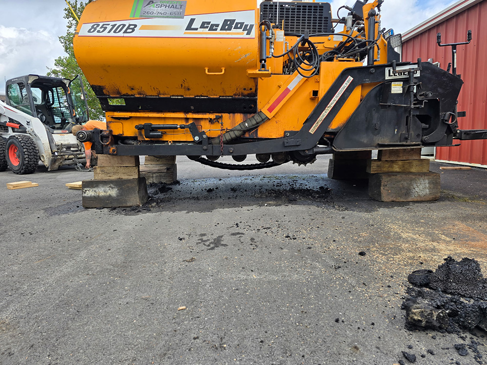 Leeboy 8510B rubber tracks - VIQAN Replacement Parts for Heavy Equipment - Rubber and Steel Tracks