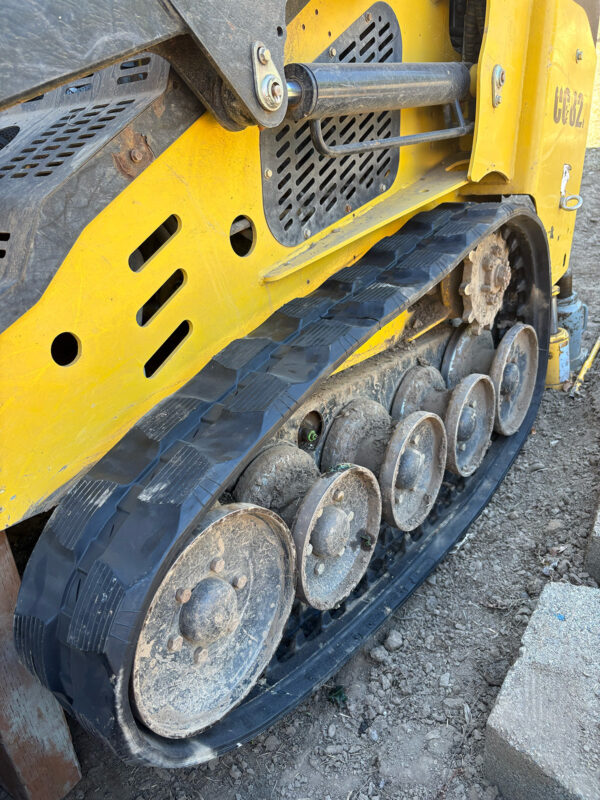 Rubber track Cougar CG827 - Viqan Replacement Tracks & Undercarriage Parts for Heavy Equipment