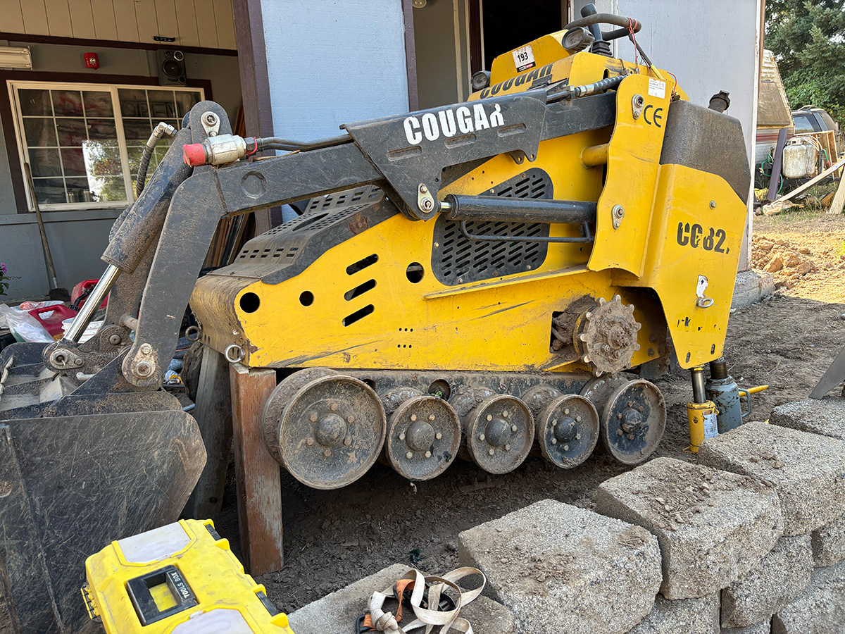 Rubber track Cougar CG827 - Viqan Replacement Tracks & Undercarriage Parts for Heavy Equipment