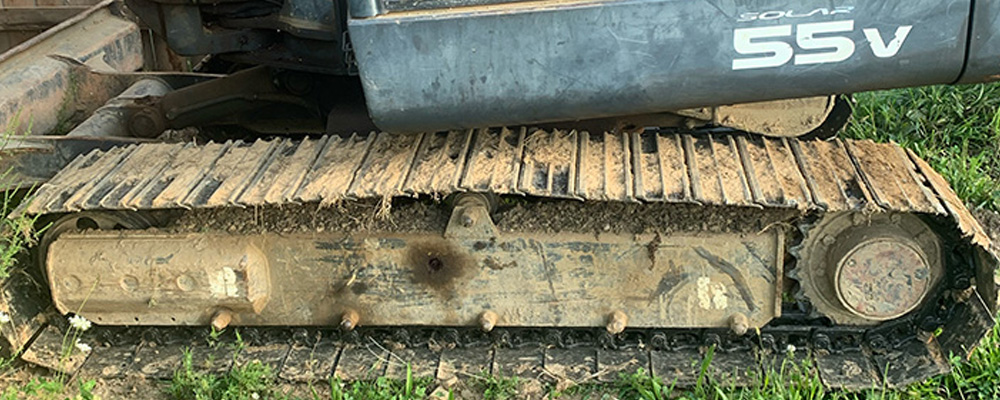 Daewoo Solar 55V steel tracks - VIQAN Replacement Parts for Heavy Equipment - Rubber and Steel Tracks