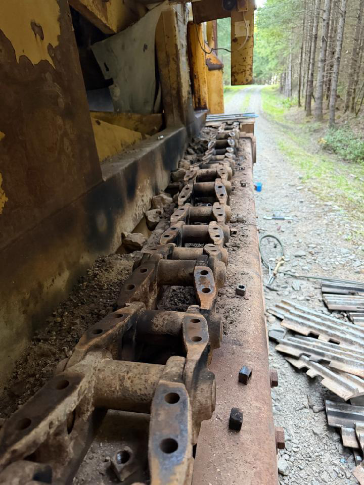 Extec C-12 Steel Tracks - VIQAN Replacement Parts for Heavy Equipment - Rubber and Steel Tracks