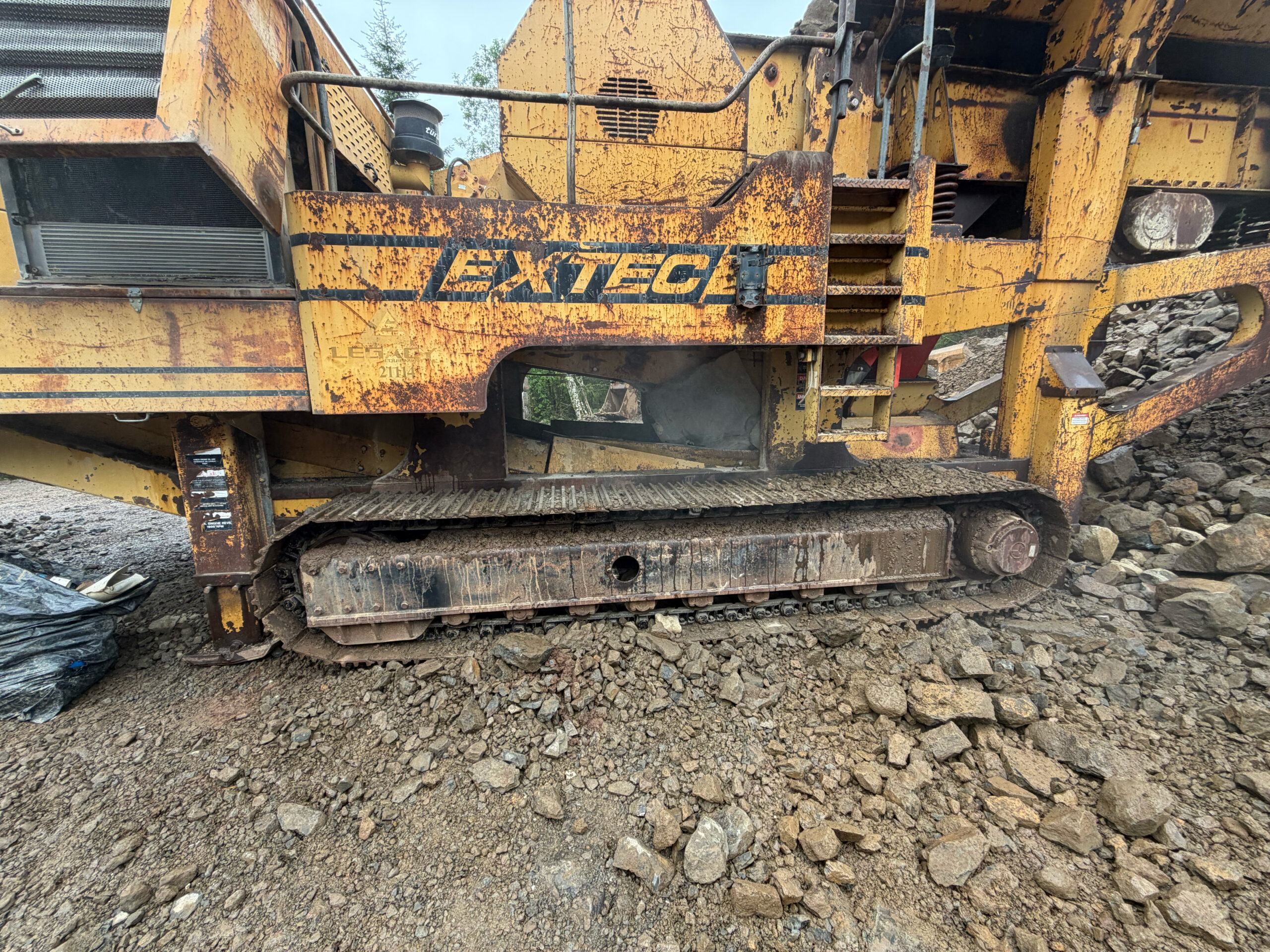 Extec C-12 Steel Tracks - VIQAN Replacement Parts for Heavy Equipment - Rubber and Steel Tracks