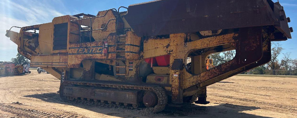 Extec C-12 Steel Tracks - VIQAN Replacement Parts for Heavy Equipment - Rubber and Steel Tracks